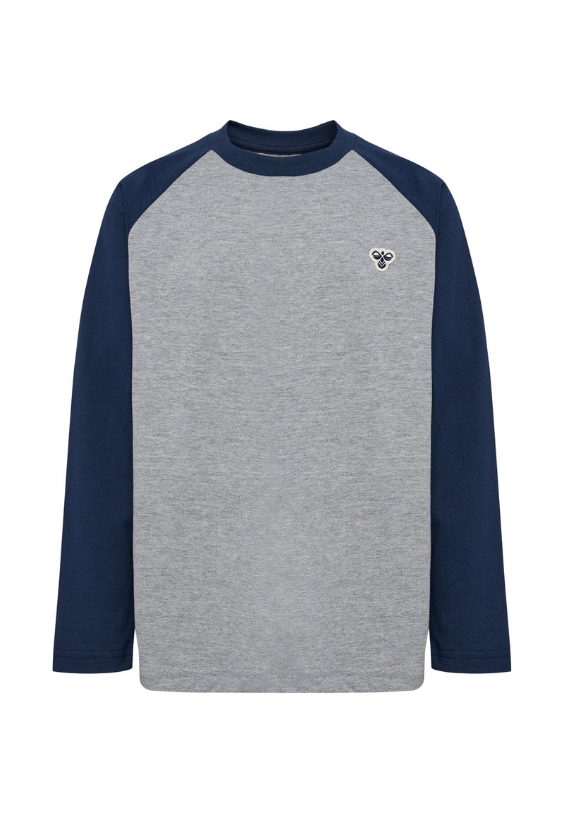 Langärmliges Shirt mit grauem Körper und marineblauen Raglanärmeln. Verfügt über ein kleines gesticktes Logo auf der Brust. Baumwollstoff.