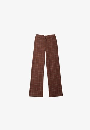 Pantalones de pierna ancha con un patrón de cuadros en marrón. Elaborados con una tela de textura suave, presentan un cierre de botón y un ajuste relajado.