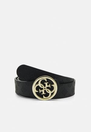 Ceinture en cuir noir avec motifs en relief et boucle ronde dorée ornée de lettres entrelacées et du nom de la marque gravé.