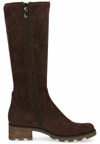 Bota de ante marrón hasta la rodilla con cierre lateral, diseño ligeramente curvado, tacón bloque y tejido texturizado. Suela de goma antideslizante.
