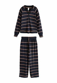 Set de pijama cu dungi bleumarin, format dintr-un maiou cu mânecă lungă, având guler henley și trei butoane, asociat cu pantaloni relaxați cu talie elastică.
