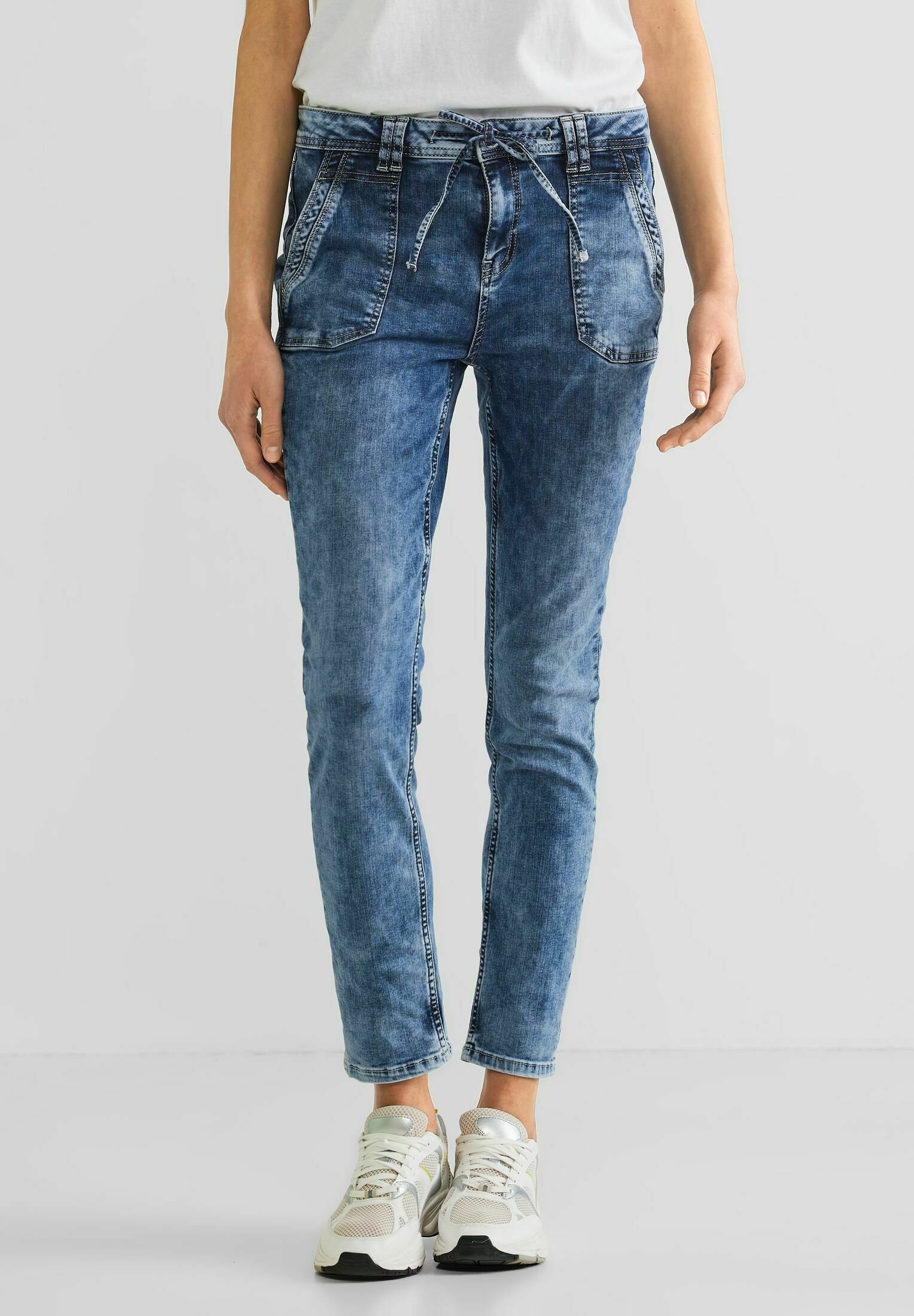 STREET ONE Damen Jeans Slim Fit High Waist – Stretch-Jeans Mit Doppelt Geknöpftem Bund, Bequem & Stylisch