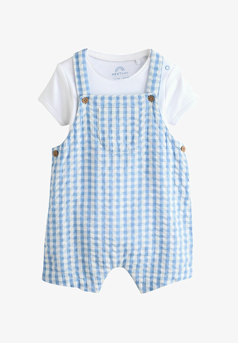 Niebieski i biały szorty ogrodniczki w kratę z ramiączkami, drewniane guziki, a pod spodem biała koszulka. Miękka bawełniana tkanina, luźny krój.
