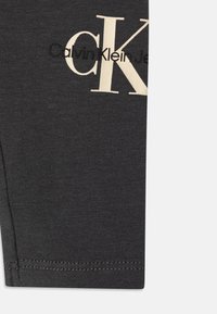Calvin Klein Jeans UNISEX - Pajkice – hlače - dark grey