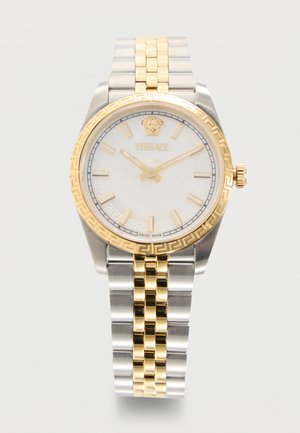 Orologio da polso Versace con cinturino in metallo oro e argento, quadrante bianco, indici dorati, logo Medusa e lunetta dorata con motivo greco a meandro.