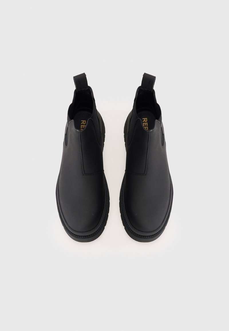 Zwarte leren enkellaarsjes met elastische zijkanten, afgeronde neus, trekhaken en een textuur rubberen zool. Aan de binnenkant staat het logo op de binnenzool.