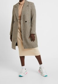 Vero Moda Curve Klassisk frakke - brown