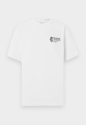 Balta īsroku kokvilnas T-krekls ar apaļu kaklu, kreisajā krūtīs mazs melns Ellesse Tennis Club logotips un teksts.