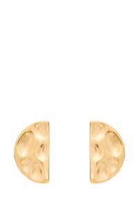 Kolczyki z metalu w złotym odcieniu o kształcie półksię�życa, z teksturowaną powierzchnią z zaokrąglonymi wgłębieniami dla efektu wizualnego.