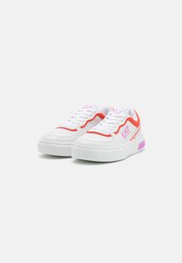 EA7 Emporio Armani SUMMER COURT - Tenisice - white/cyclam/cherry tomato