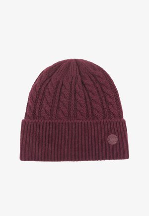Bordowy dziergany beanie z wzorem warkocza i złożoną prążkowaną lamówką, z małą okrągłą naszywką z logo na mankiecie.