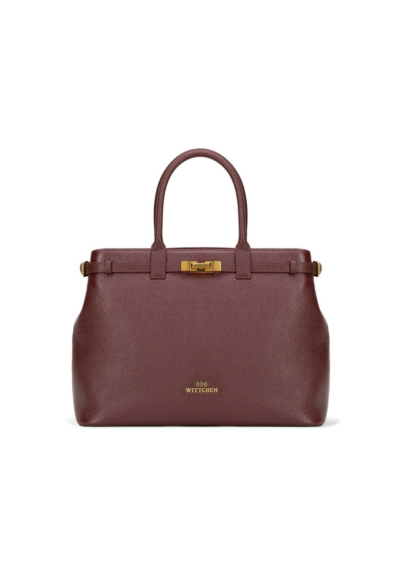 Bordowa skórzana torebka o zdefiniowanym kształcie, z podwójnymi uchwytami, złotym zapięciem i wytłoczonym logo z przodu.