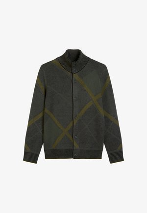 Cardigan tricoté en vert foncé avec un motif texturé, featuring un col montant, à boutons sur le devant, et des rayures diagonales jaunes.