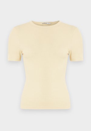 T-shirt jaune pâle côtelé à manches courtes avec un col rond et une coupe ajustée, présentant une texture douce et un design minimaliste.