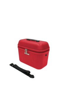 Una lunch box rossa isolata con superficie testurizzata, chiusura zip, manico nero e tracolla staccabile nera. Presenta un accento in metallo argentato.