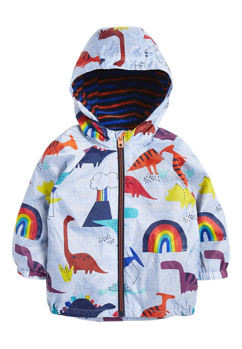 Giacca impermeabile azzurro chiaro con un motivo di dinosauri e arcobaleni. Presenta una chiusura con zip frontale, polsini elasticizzati e un cappuccio foderato con righe rosse e blu.