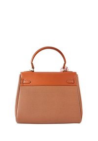 Sac à main en cuir orange avec une base en tissu texturé beige, forme structurée, anses supérieures et petits accents décoratifs sur le côté.