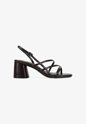 Bosanova, SANDALIAS DE TACÓN MARRONES CON TIRAS - Sandalias - marron