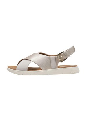 Sandal de cuero gris claro con tiras entrecruzadas y una correa ajustable en el tobillo. Cuenta con una plantilla acolchada y una suela de goma blanca.
