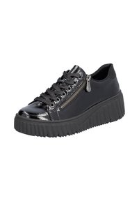 Baskets synthétiques noires avec finition brillante, semelle plateforme texturée, fermeture à lacets et détail zippé sur le côté.