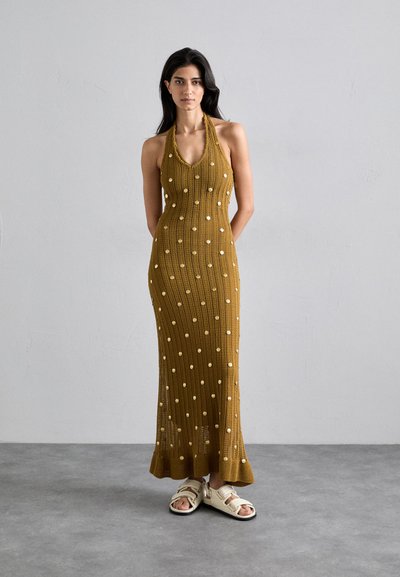 sandro ROBE MIDI MAILLE DOS NU - Maxikjoler - olive