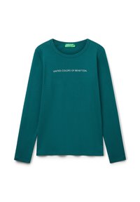 Teal Langarm-T-Shirt aus Baumwolle. Mit Rundhalsausschnitt und dem text "UNITED COLORS OF BENETTON" in Weiß auf der Vorderseite.