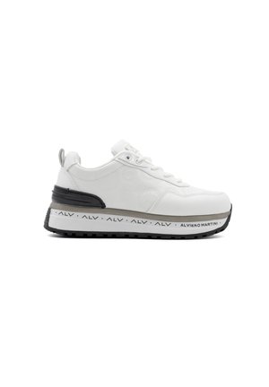 Trainers - white