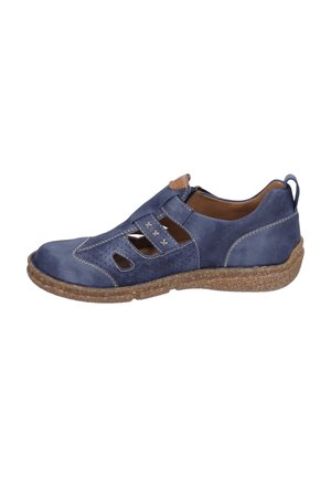 Chaussure décontractée en cuir bleu avec détails découpés, accents cousus et semelle marron texturée, conçue pour le confort et la respirabilité.