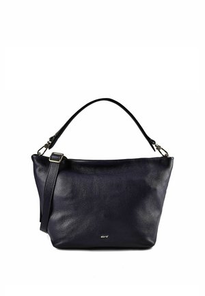 Schwarze Lederhandtasche mit einem geschwungenen oberen Griff und einem verstellbaren Schulterriemen, versehen mit einem kleinen metallischen Markenlogo auf der Vorderseite.