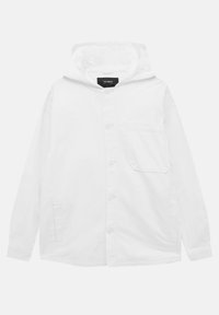 Chaqueta de camisa blanca con capucha, frente de botones, bolsillo en el pecho y tela suave. Mangas largas con un ajuste cómodo.