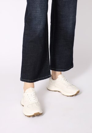 Sneakers - beige