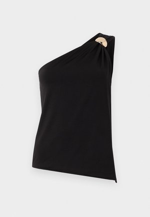 Μαύρο τοπ με ένα ώμο, χωρίς μανίκια, με χρυσή κυκλική αγκράφα στο λουρί, απαλό ύφασμα, εφαρμοστή σιλουέτα.