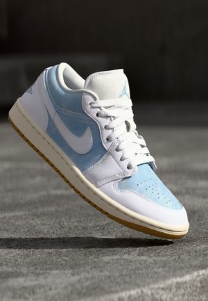 Jordan AIR JORDAN 1 SE - High-top trainers - worn blue/white/light brown/sail