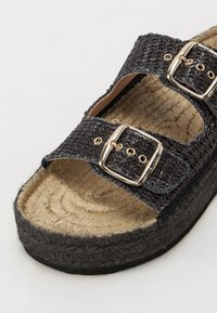 Thumbnail Image 6