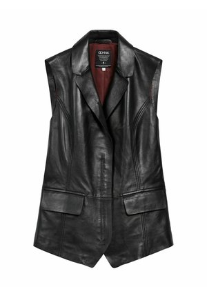 Czarna skórzana kamizelka bez rękawów o strukturalnym wzorze, z kołnierzem, dwiema przednimi kieszeniami i bogatą czerwoną podszewką. Charakteryzuje się gładką teksturą.