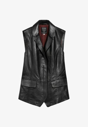 Czarna skórzana kamizelka bez rękawów o strukturalnym wzorze, z kołnierzem, dwiema przednimi kieszeniami i bogatą czerwoną podszewką. Charakteryzuje się gładką teksturą.
