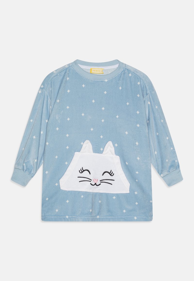 Blå velour skjorte med lange ermer som har en lomme formet som en hvit katt med brodert ansikt og rosa nese, aksentuert av hvite stjerner.