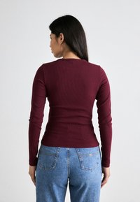 Tommy Jeans SLIM ESSENTIAL - T-shirt à manches longues - deep rouge