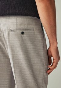 Next SIDE ADJUSTER - Chino - stone