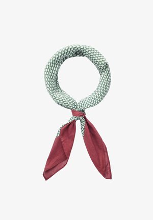 Vihreä kuviollinen huivi, jossa on sileä pinta, aaltoileva kuvio ja kiinteä punainen osa, solmittuna ympyräksi.