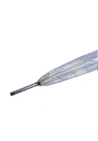 Paraguas transparente con un mango texturizado, que presenta un patrón de puntos azules en la cubierta. El asta es de metal plateado, proporcionando robustez.