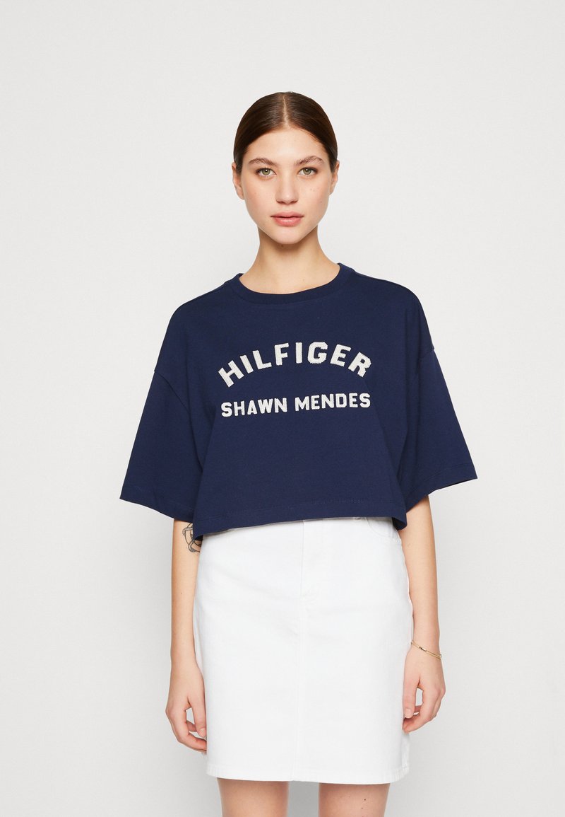 Tommy Hilfiger GRAPHIC CROPPED TEE Print Tshirt carbon navy/dark