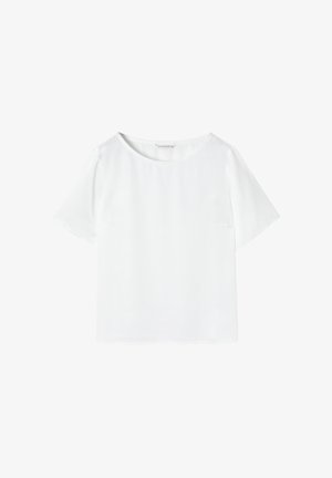 Valge lühikese varrukaga T-särk, ümarate kraega, valmistatud siledast kangast, millel on mugav istuvus ja ei ole nähtavaid mustreid ega kaunistusi.