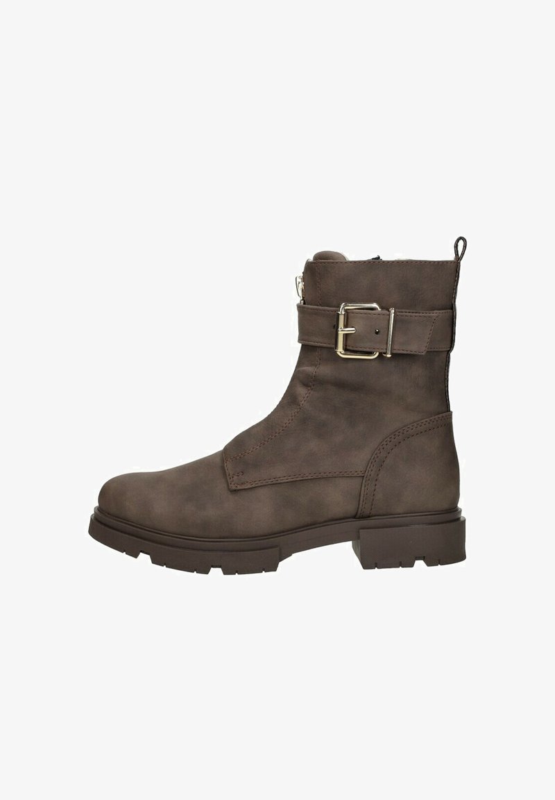 Bottines marron avec une finition texturée, présentant un accent de boucle, une fermeture éclair latérale et une semelle en caoutchouc résistante. Design classique de style combat.