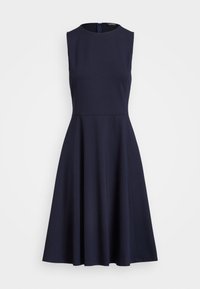 Vestido azul marinho sem mangas com decote arredondado, corpete justo e saia rodada, feito de tecido suave com fecho de zíper nas costas.