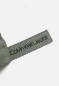 Calvin Klein Jeans MONOGRAM BASEBALL  - Sapka - meteor green