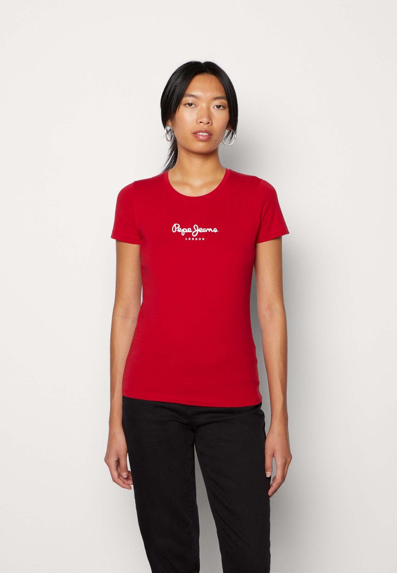 Maglietta in cotone rossa con maniche corte, design aderente e logo "Pepe Jeans London" stampato sul petto.
