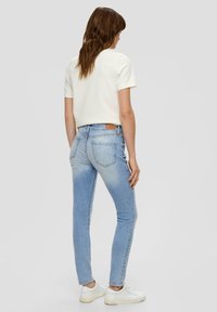 s.Oliver IZABELL - Jeans Slim Fit - blau
