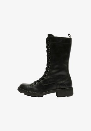 Zwarte leren veterschoenen tot de knie met een ronde neus, stevige zool en zichtbare stikdetails. Voorzien van metalen oogjes en een trekhaak.