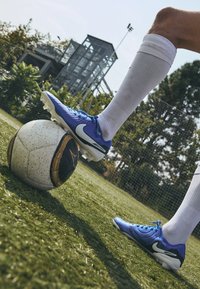 LEGEND 10 PRO FG - Football boots firm ground - soar/white
